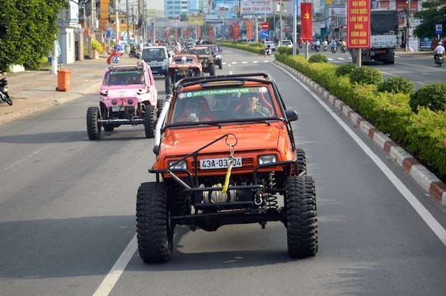 В провинции Биньзыонг началась международная внедорожная гонка RFC Вьетнам 2015 - ảnh 1